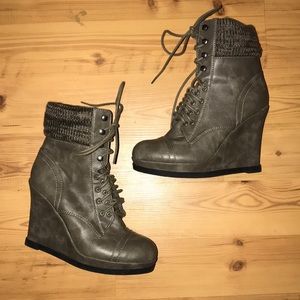 Woman's boots size 8